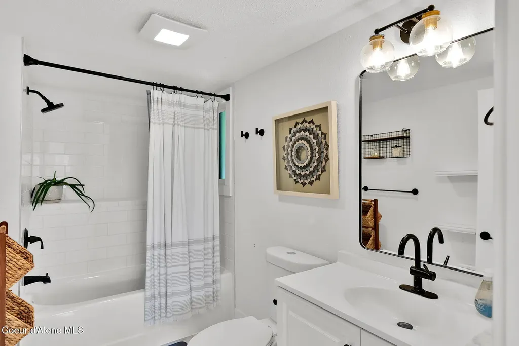 17454 E North Shore Lane Bayview ID 83803
