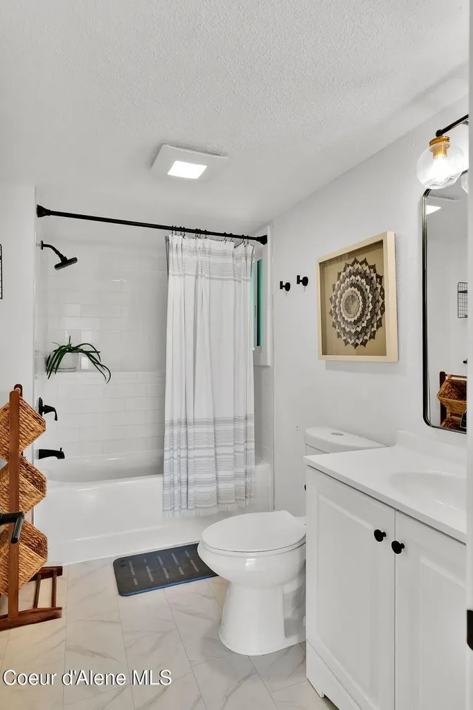 17454 E North Shore Lane Bayview ID 83803