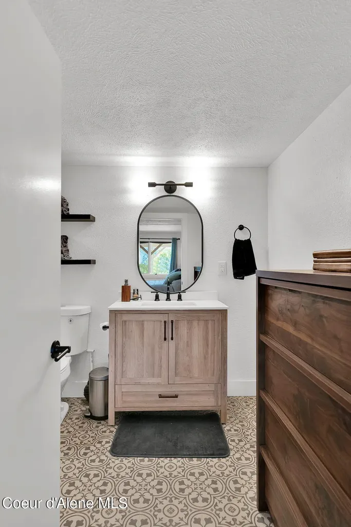 17454 E North Shore Lane Bayview ID 83803
