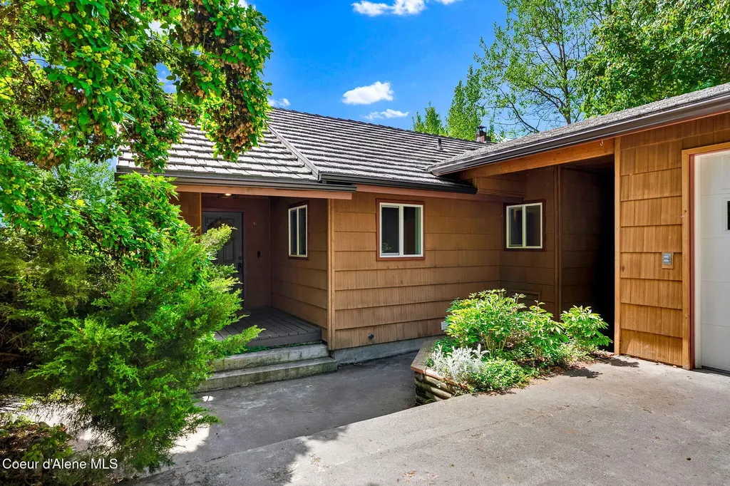 17454 E North Shore Lane Bayview ID 83803