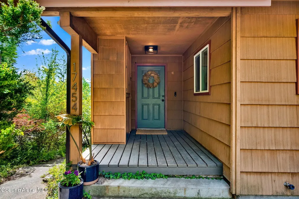 17454 E North Shore Lane Bayview ID 83803