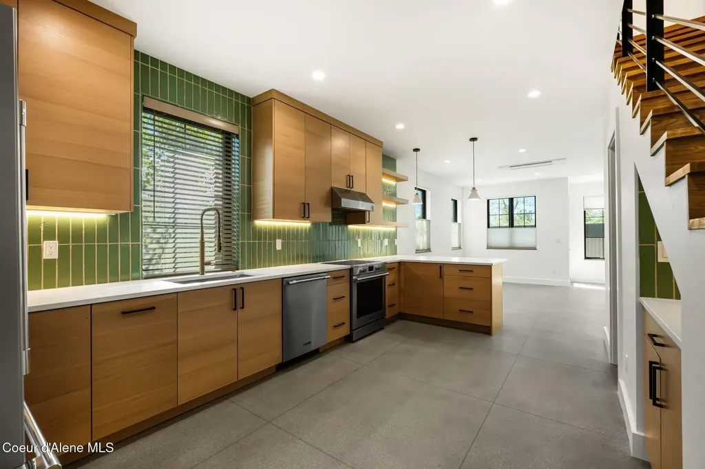 215 W Lake Street Sandpoint ID 83864