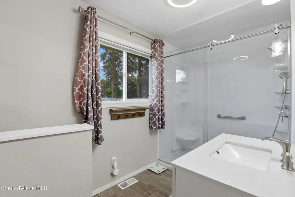 422 E 10th Avenue Post Falls ID 83854