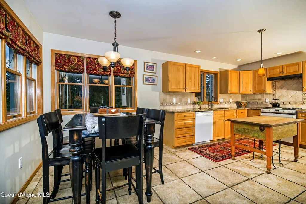 88 Cedarwood Lane Sagle ID 83860