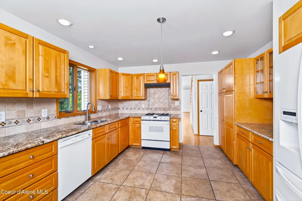 88 Cedarwood Lane Sagle ID 83860