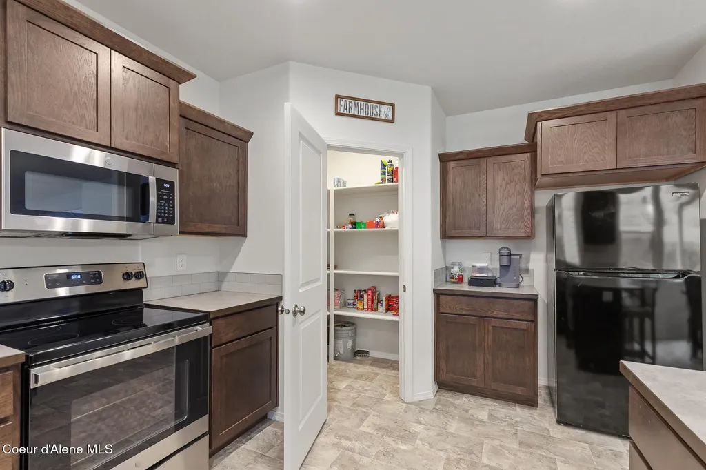 21714 S Lakeview Drive Worley ID 83876