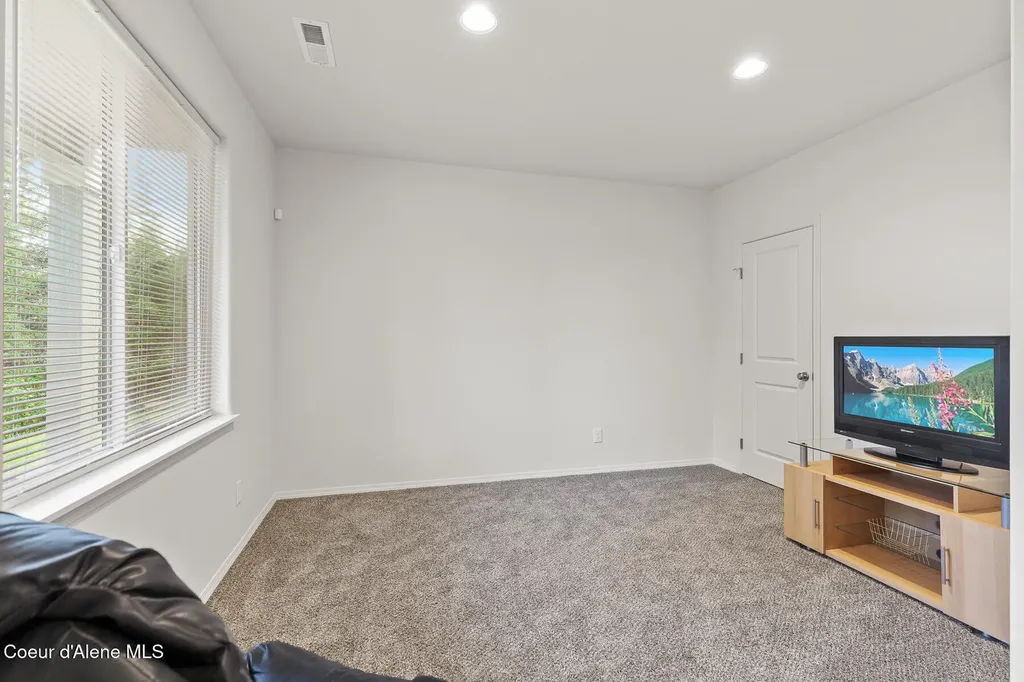 21714 S Lakeview Drive Worley ID 83876