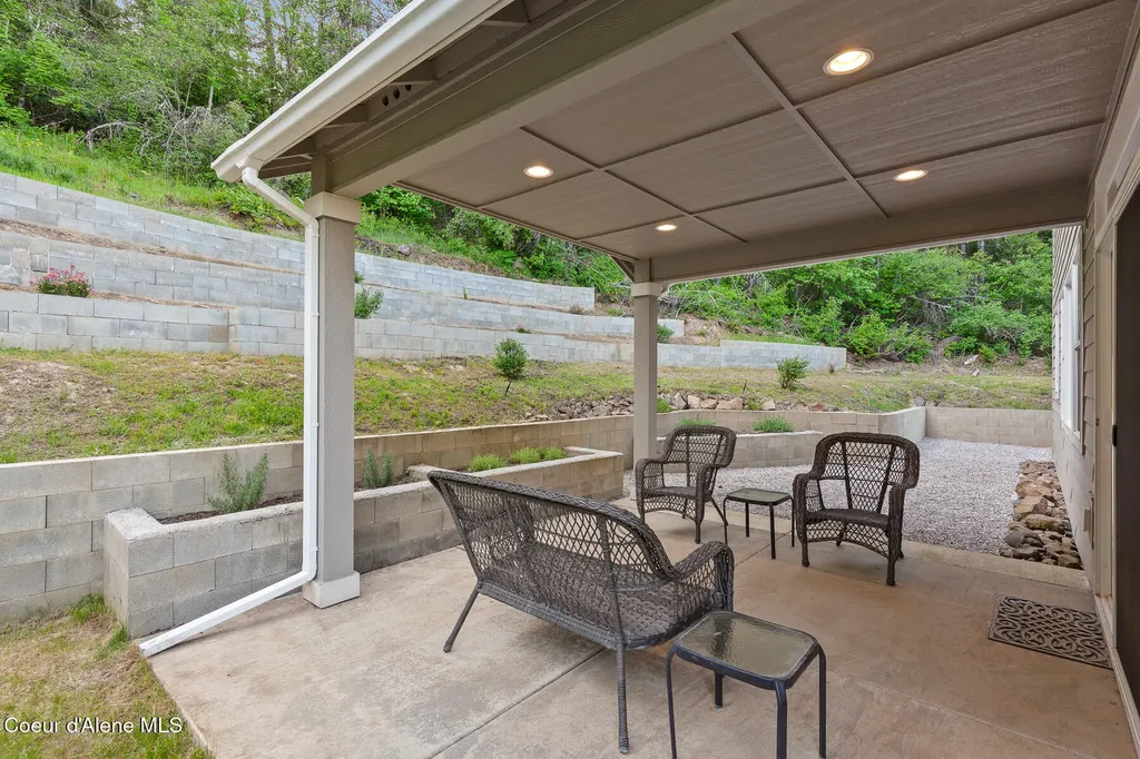 21714 S Lakeview Drive Worley ID 83876