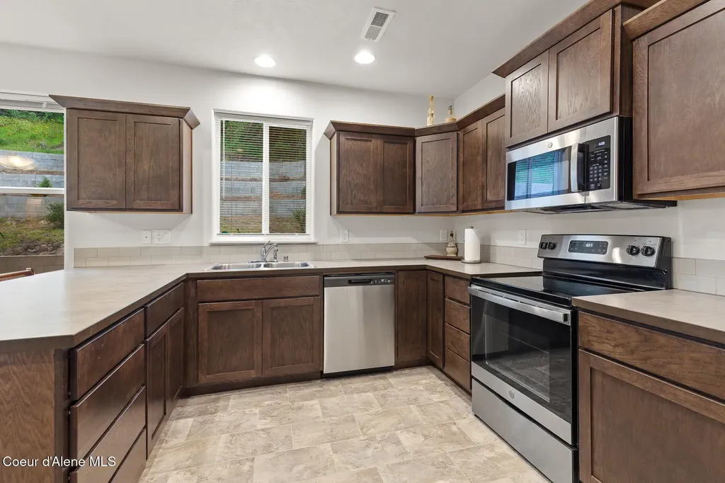 21714 S Lakeview Drive Worley ID 83876