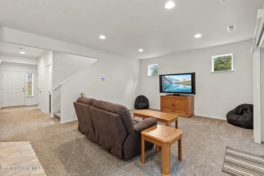 21714 S Lakeview Drive Worley ID 83876