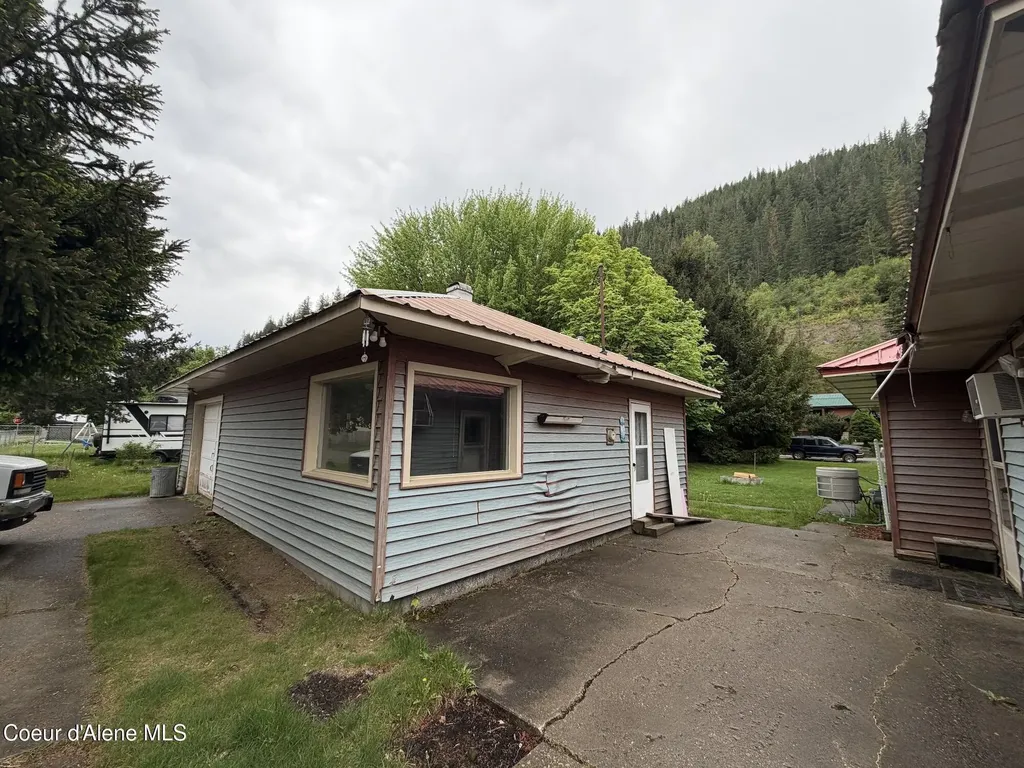 305 E Fir Avenue Osburn ID 83849