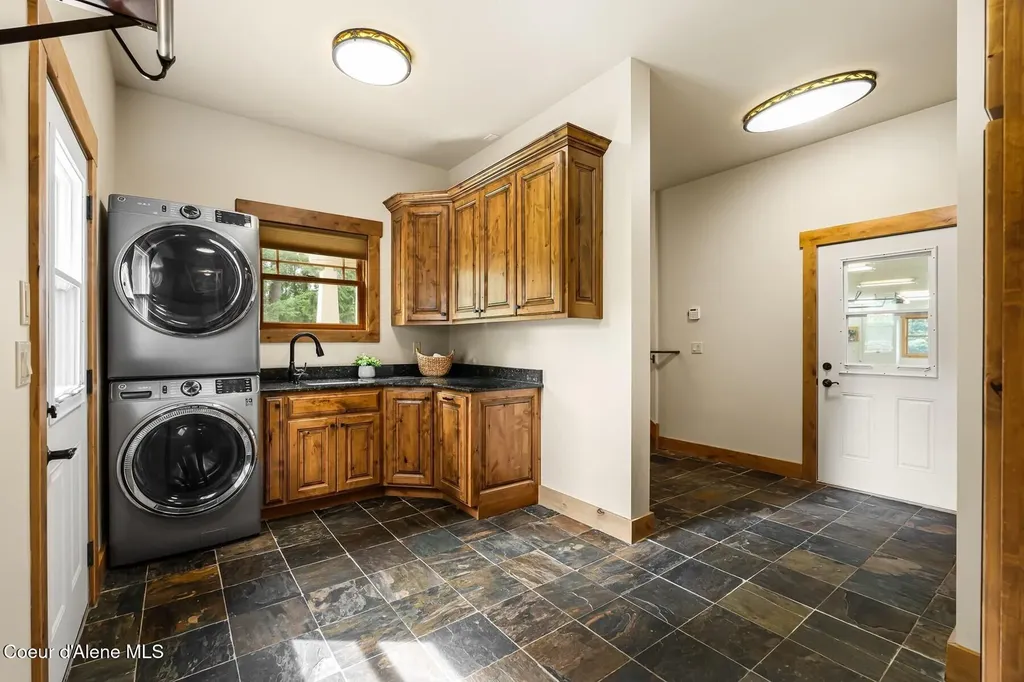 110 Wright Court Sandpoint ID 83864