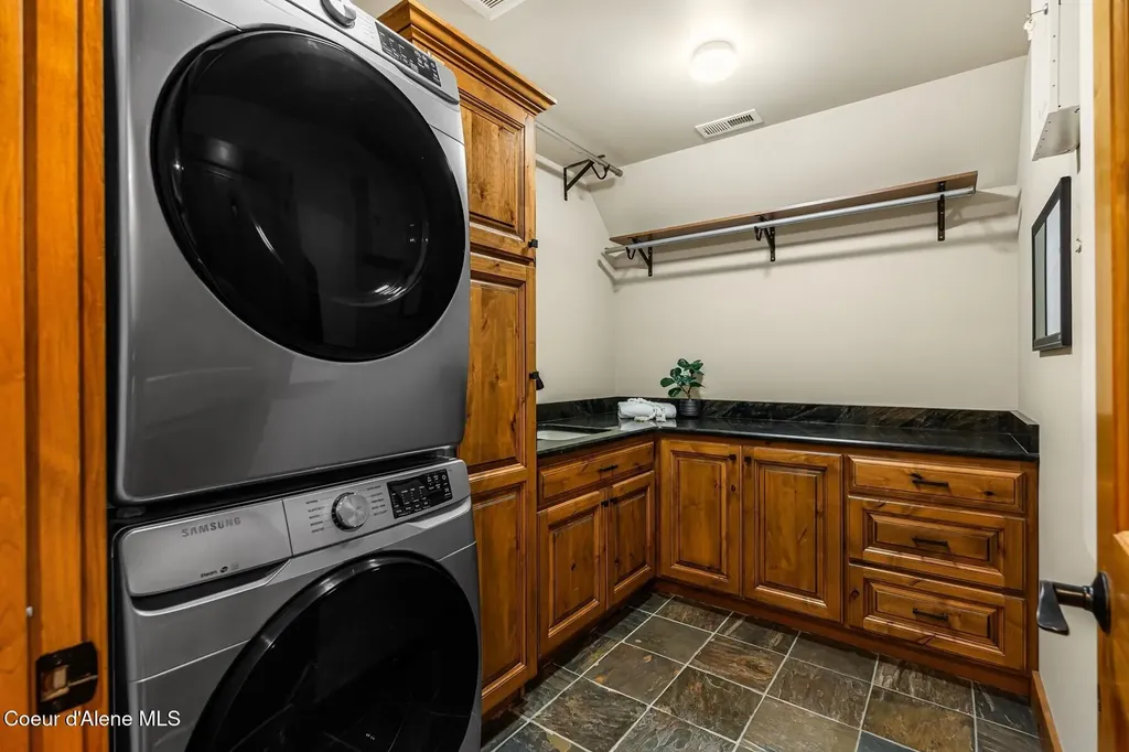 110 Wright Court Sandpoint ID 83864