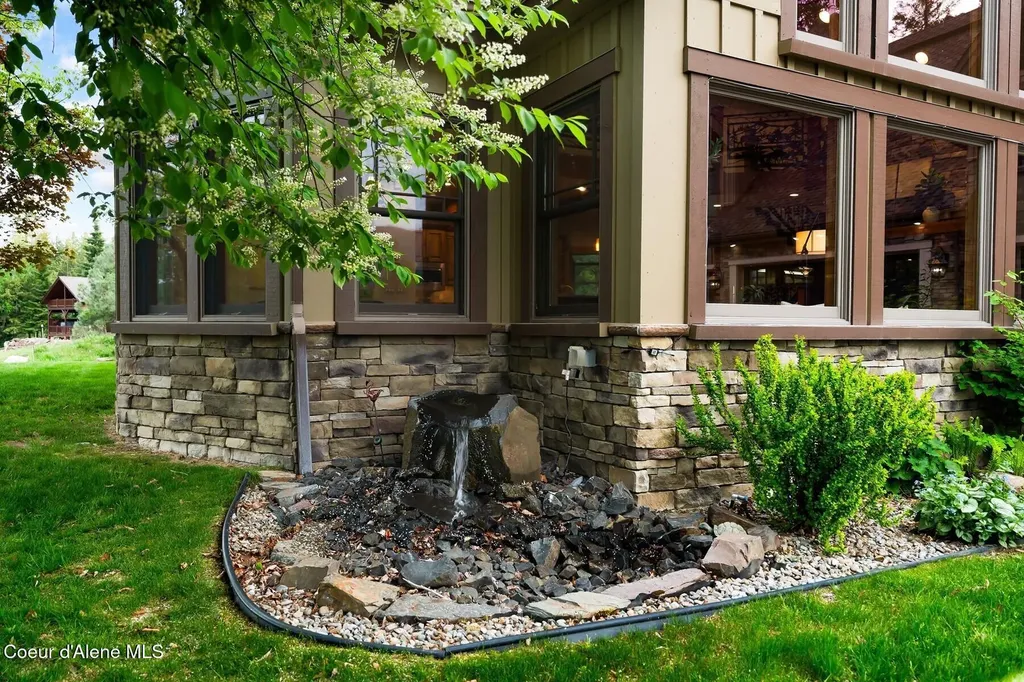110 Wright Court Sandpoint ID 83864