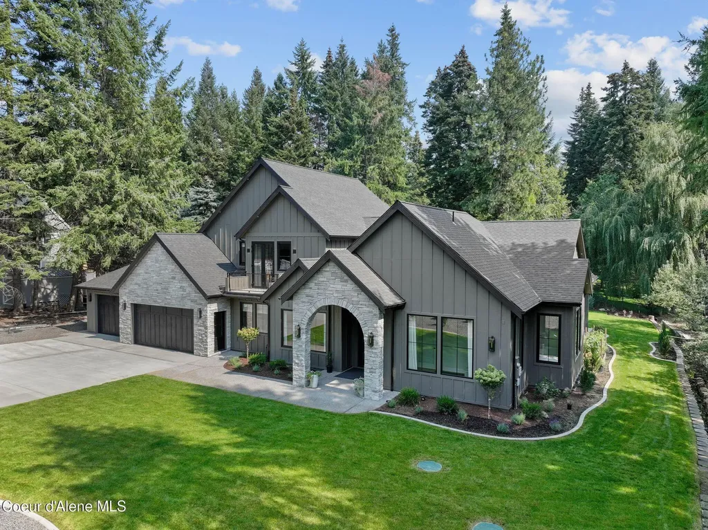 3340 E St James Avenue Hayden ID 83835