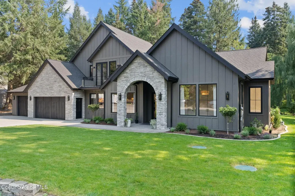 3340 E St James Avenue Hayden ID 83835