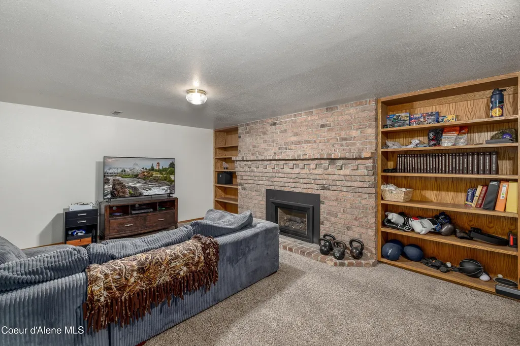 10378 N Bateman Street Hayden ID 83835
