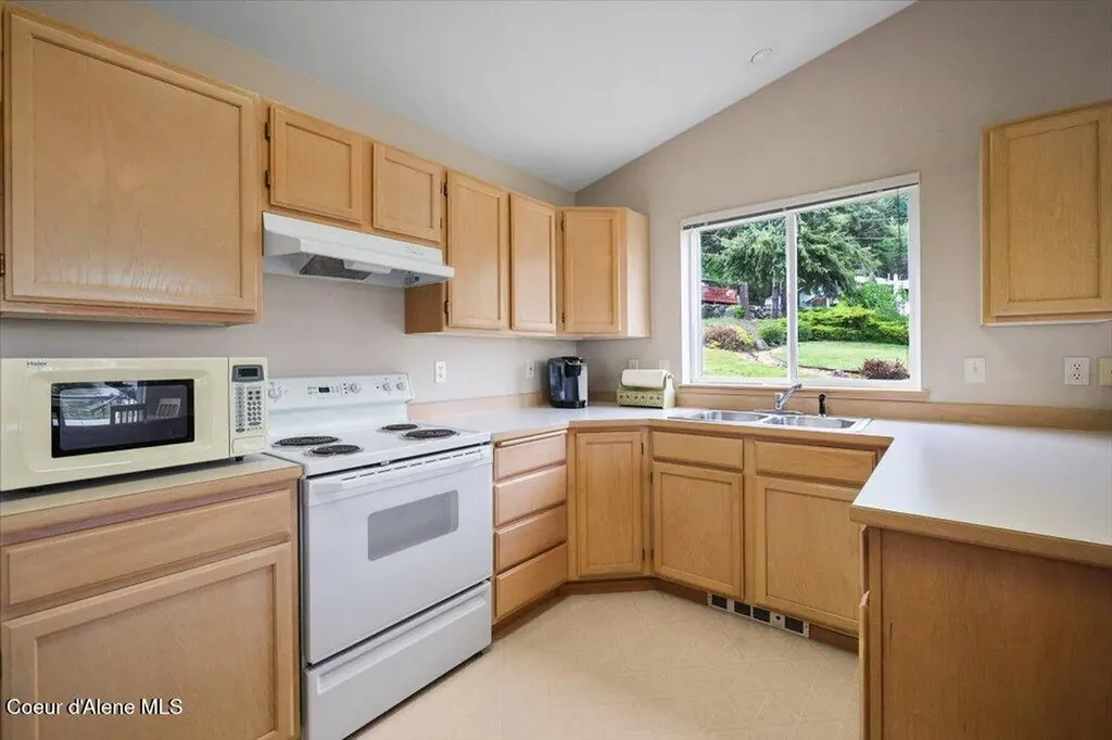 20626 S Cave Bay Road Worley ID 83876