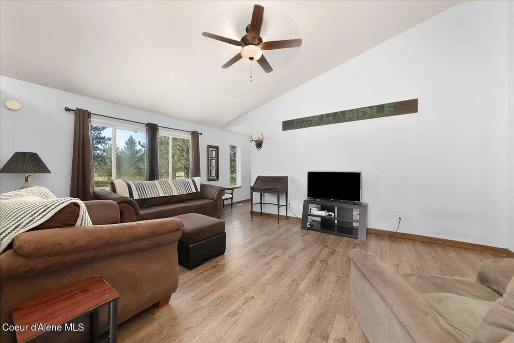 26438 N Clagstone Road Athol ID 83801