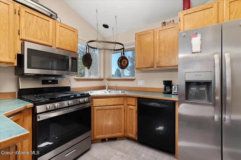 26438 N Clagstone Road Athol ID 83801