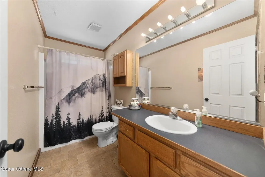 26438 N Clagstone Road Athol ID 83801