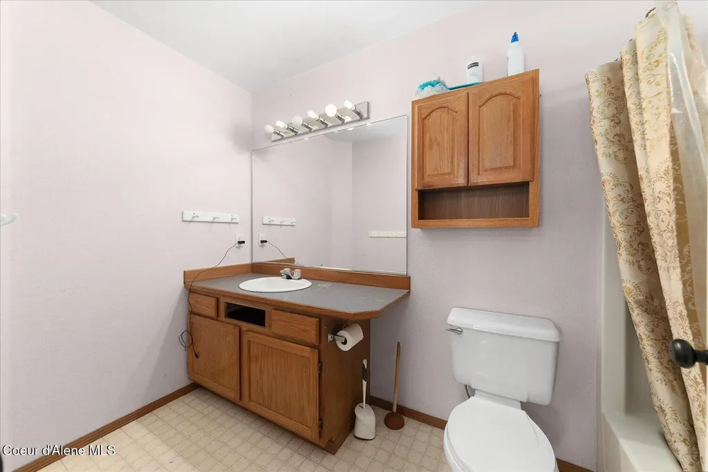 26438 N Clagstone Road Athol ID 83801