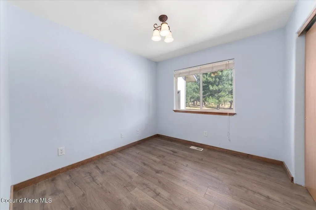 26438 N Clagstone Road Athol ID 83801