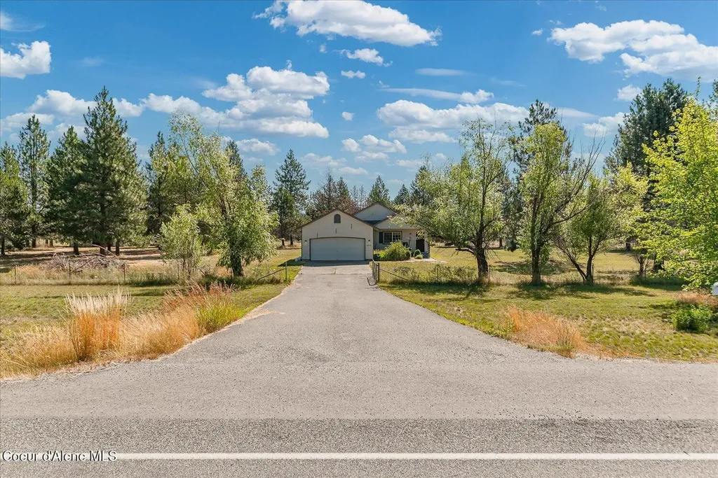 26438 N Clagstone Road Athol ID 83801