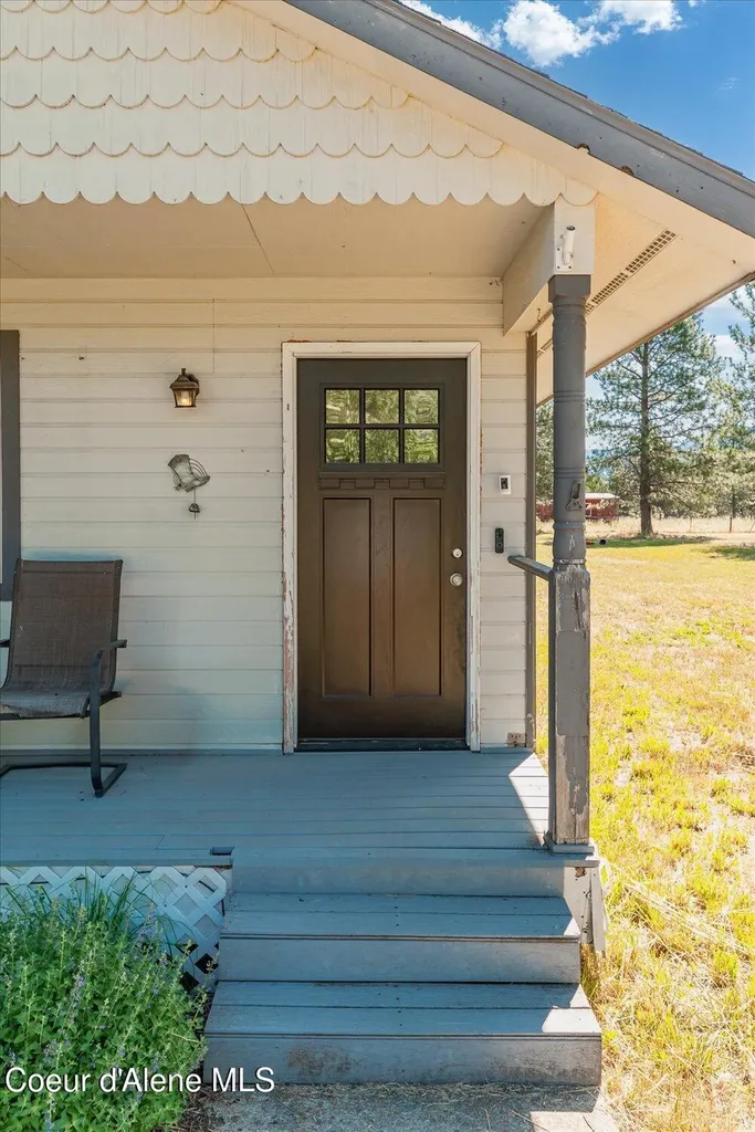26438 N Clagstone Road Athol ID 83801