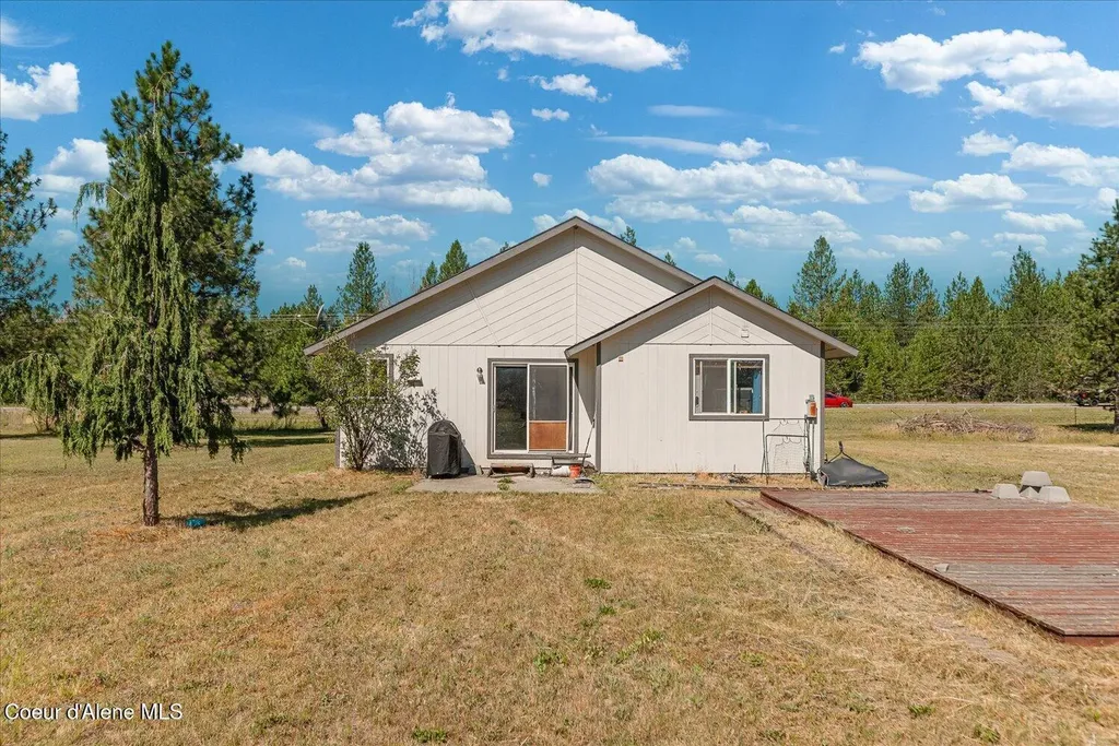 26438 N Clagstone Road Athol ID 83801