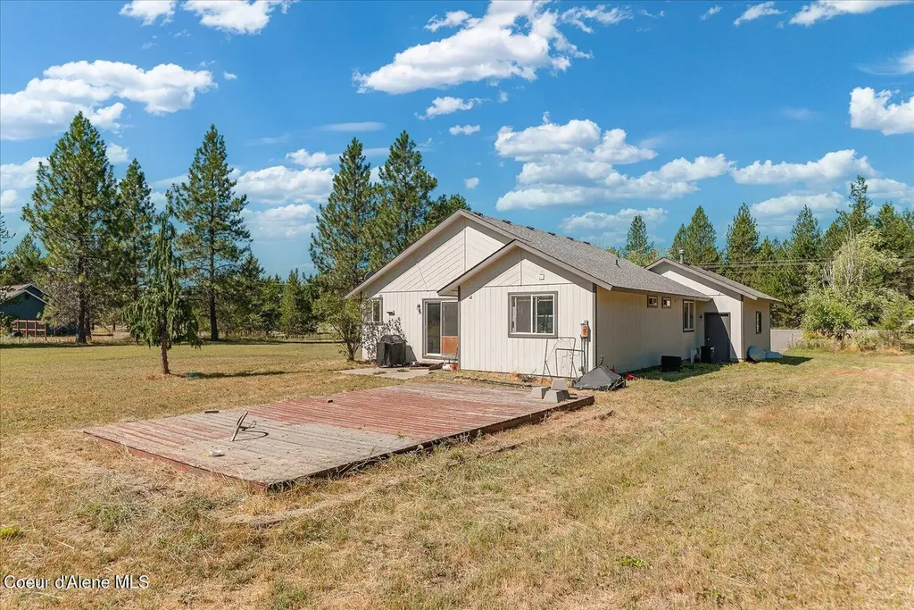 26438 N Clagstone Road Athol ID 83801