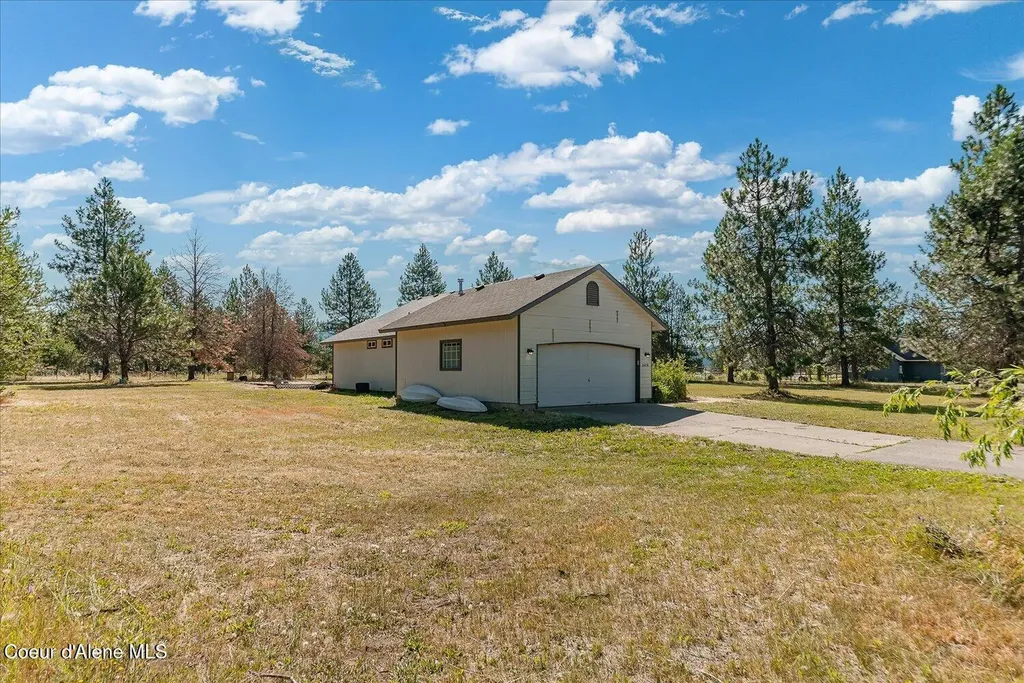 26438 N Clagstone Road Athol ID 83801
