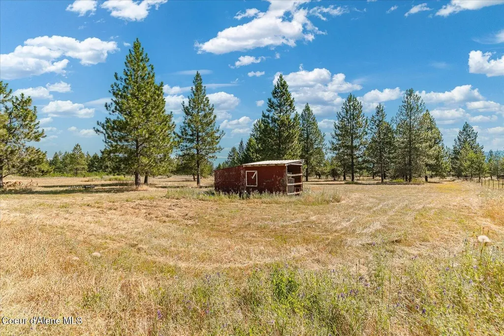 26438 N Clagstone Road Athol ID 83801