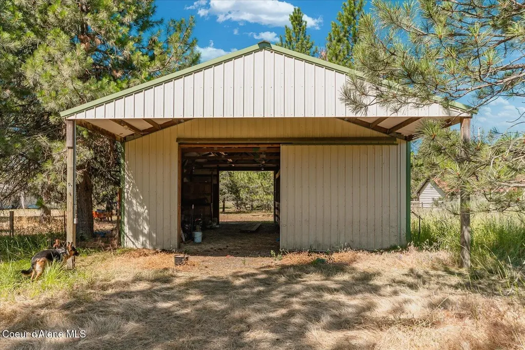 26438 N Clagstone Road Athol ID 83801