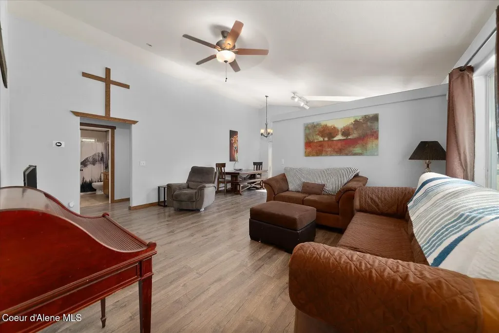 26438 N Clagstone Road Athol ID 83801