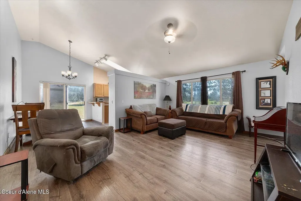 26438 N Clagstone Road Athol ID 83801