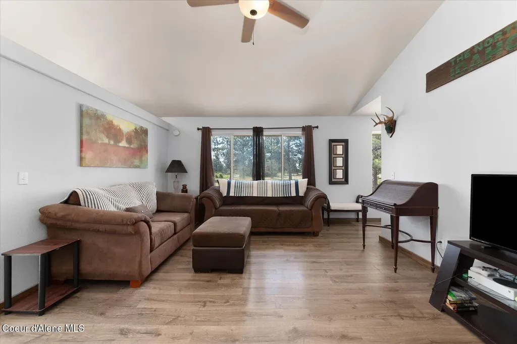 26438 N Clagstone Road Athol ID 83801