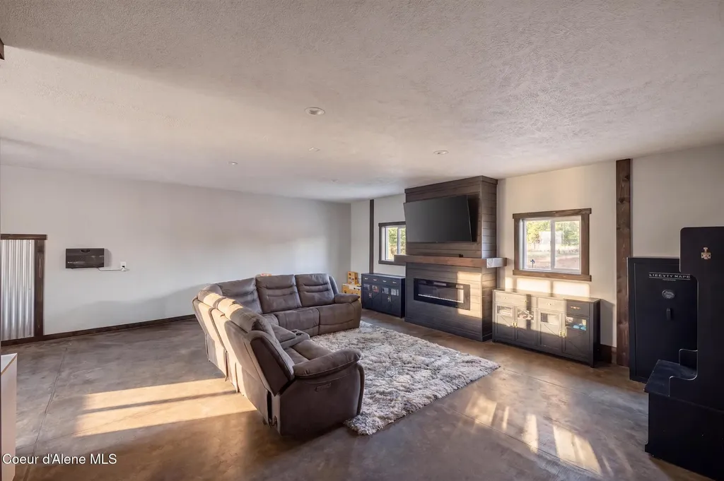 16 Hadley Lane Blanchard ID 83804