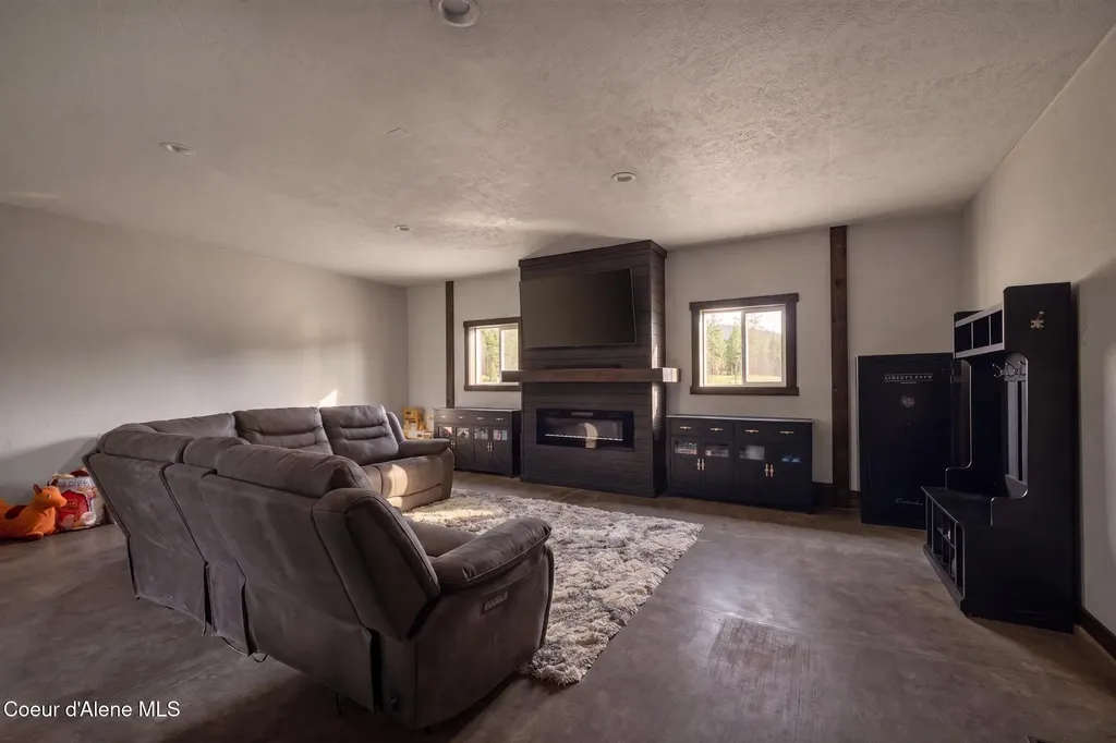 16 Hadley Lane Blanchard ID 83804