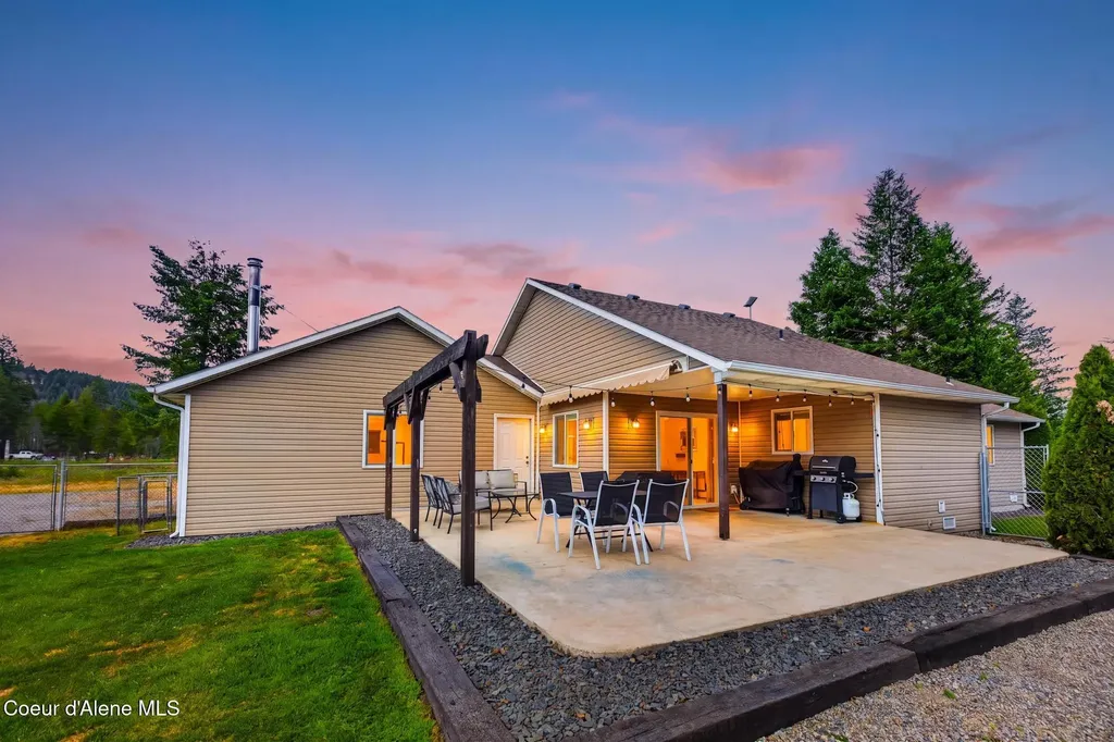 16 Hadley Lane Blanchard ID 83804