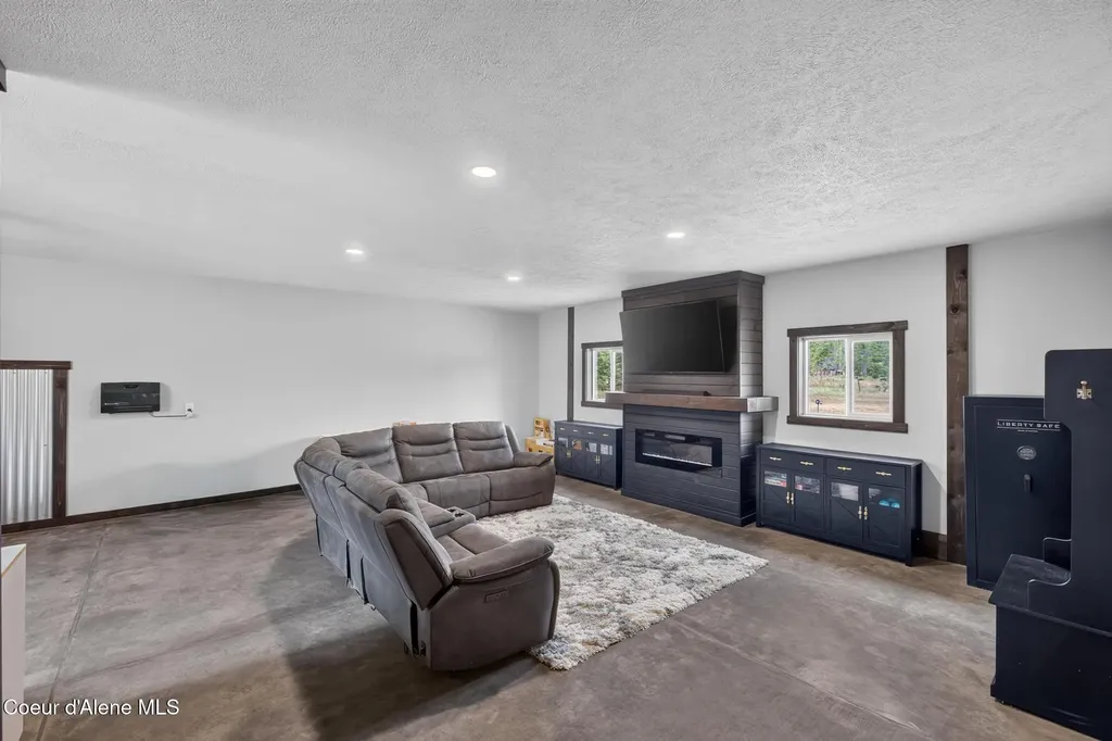 16 Hadley Lane Blanchard ID 83804