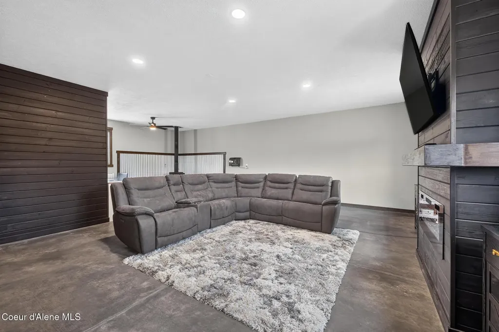 16 Hadley Lane Blanchard ID 83804
