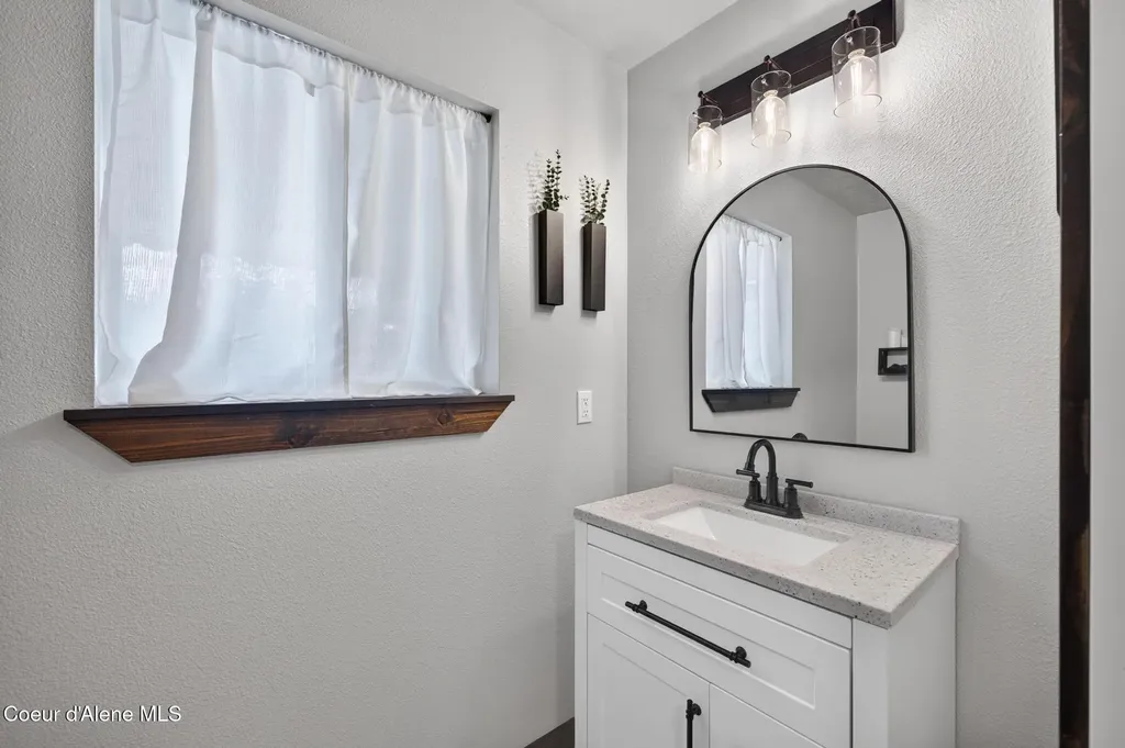 16 Hadley Lane Blanchard ID 83804