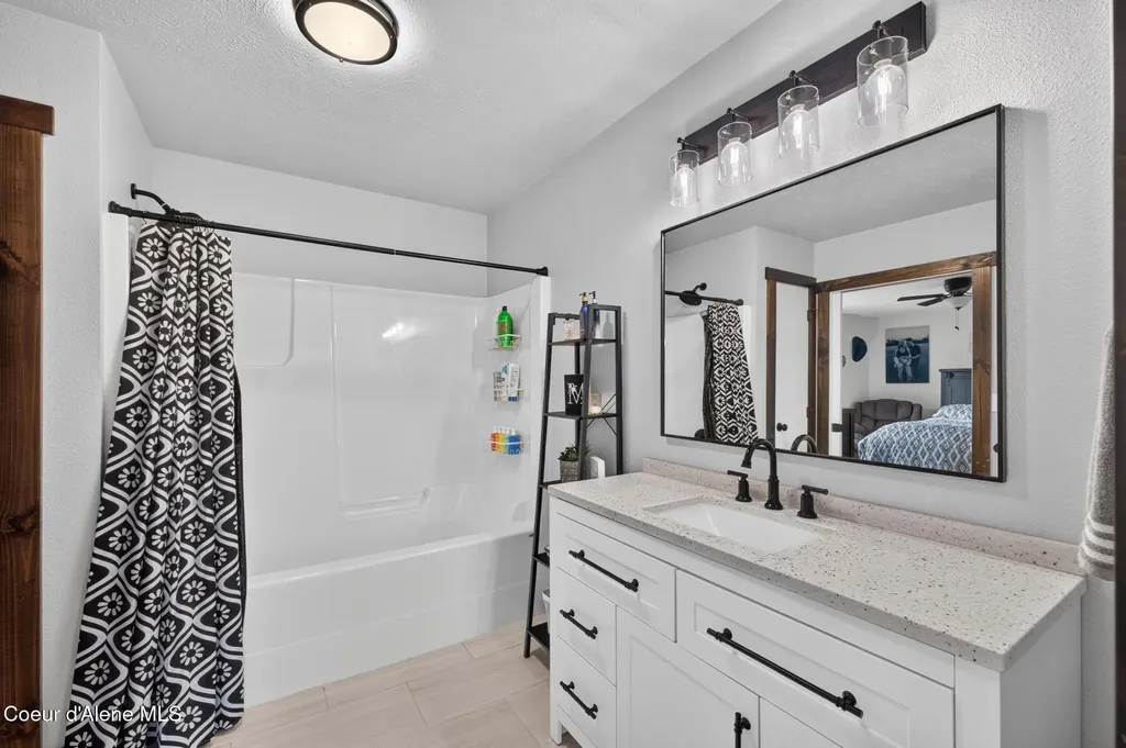16 Hadley Lane Blanchard ID 83804