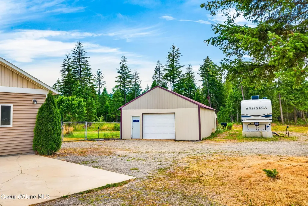 16 Hadley Lane Blanchard ID 83804