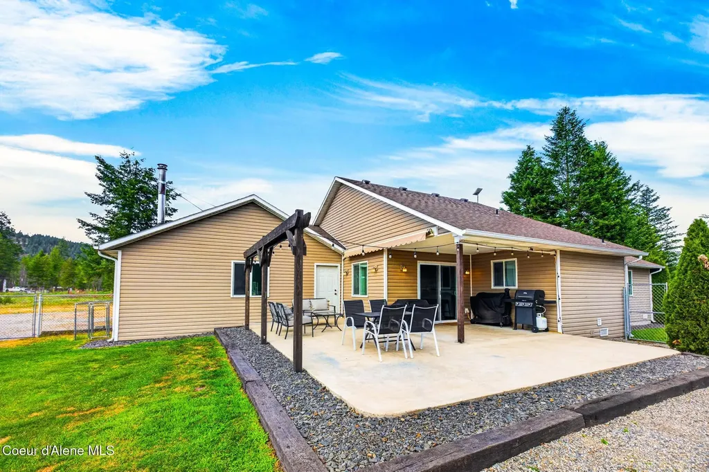 16 Hadley Lane Blanchard ID 83804