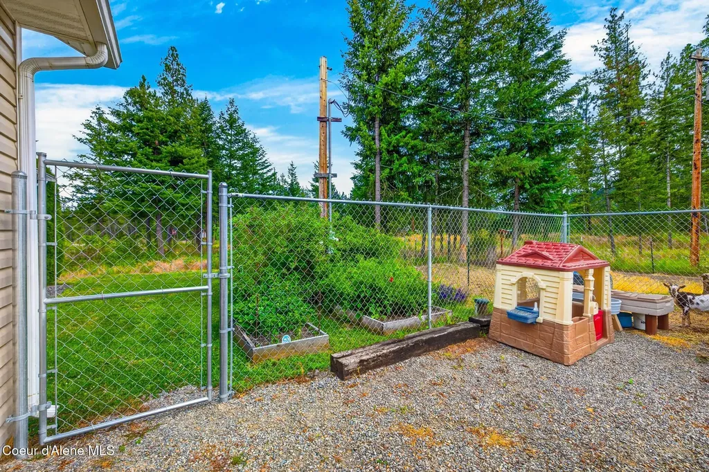 16 Hadley Lane Blanchard ID 83804