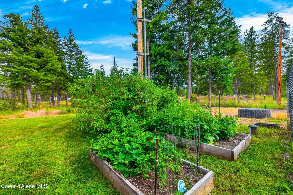 16 Hadley Lane Blanchard ID 83804