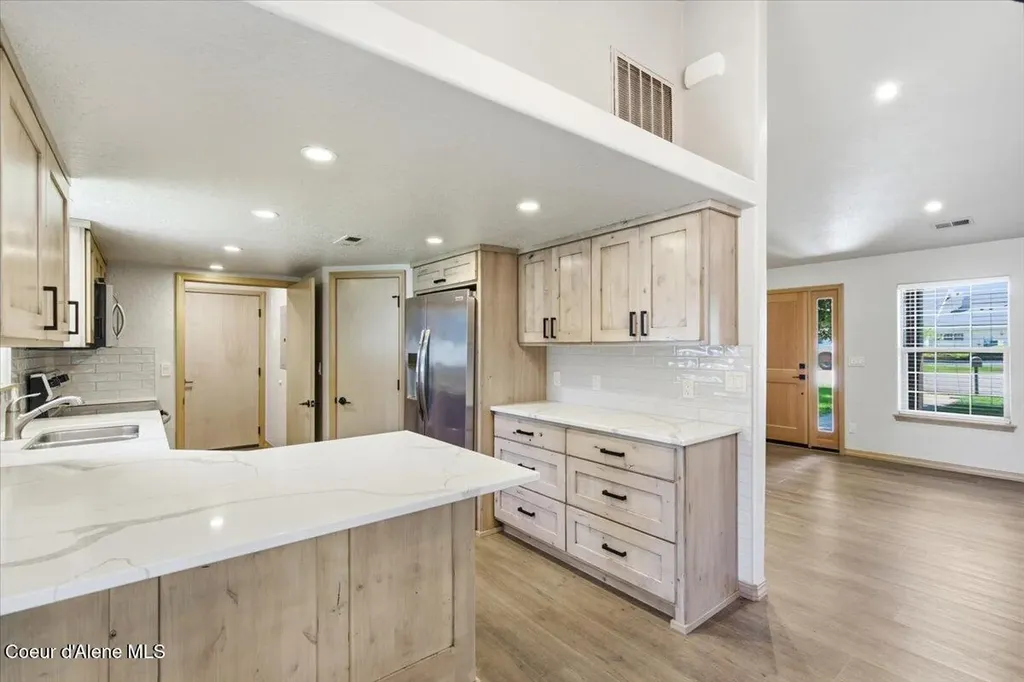 697 W Honeysuckle Avenue Hayden ID 83835