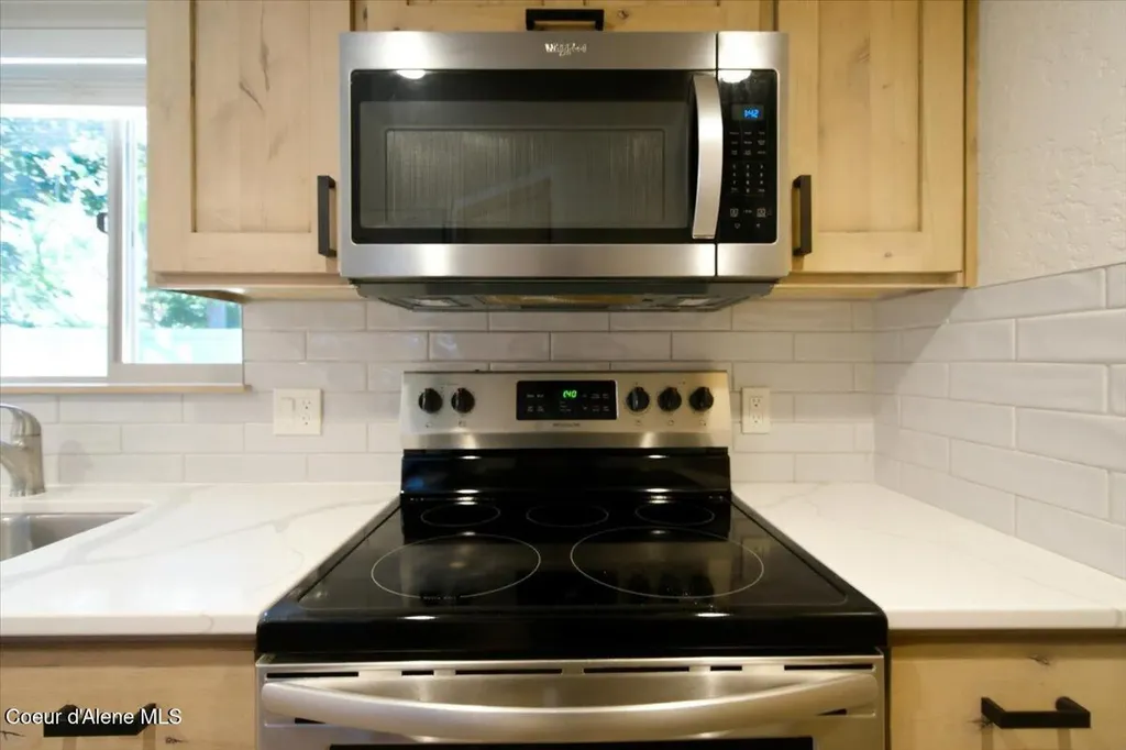 697 W Honeysuckle Avenue Hayden ID 83835